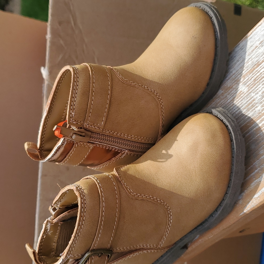 Carter Boots - Picture 2 of 3